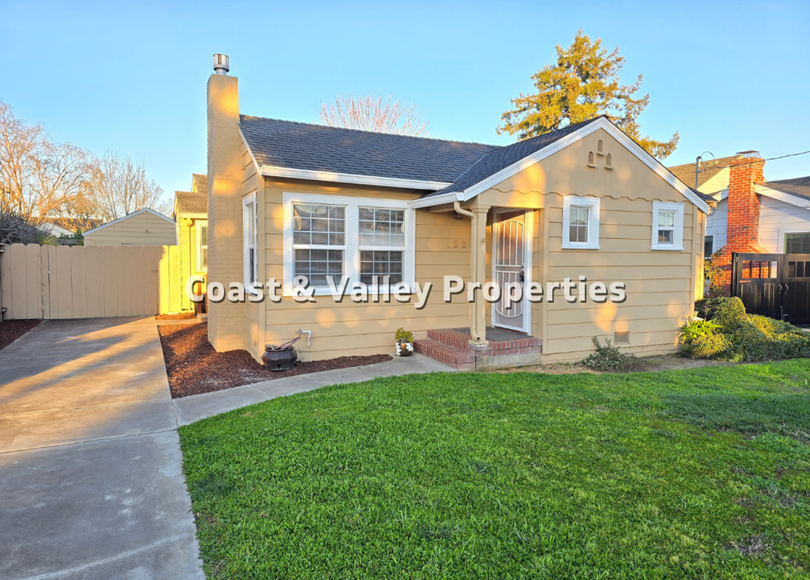 Primary Photo - 3BD HOUSE IN SALINAS FOR RENT