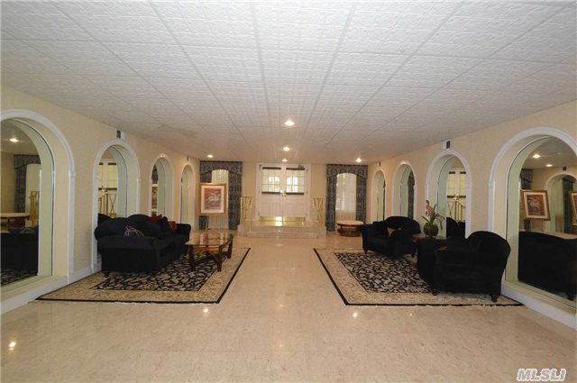 Foto del edificio - 100 S Middle Neck Rd