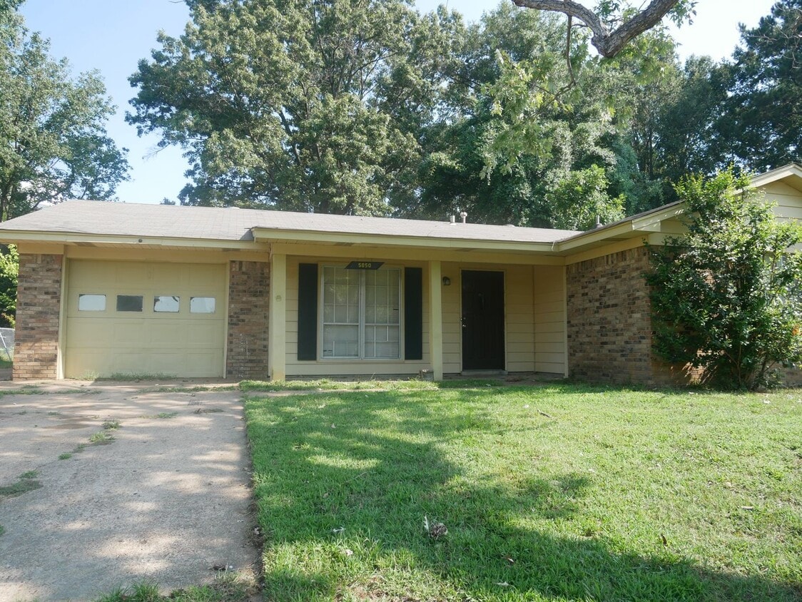 Primary Photo - 5850 Cherokee Dr