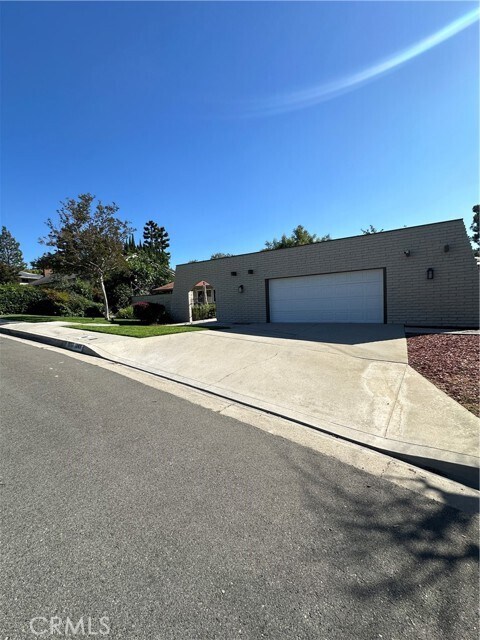 Building Photo - 1243 S Sandy Hill Dr