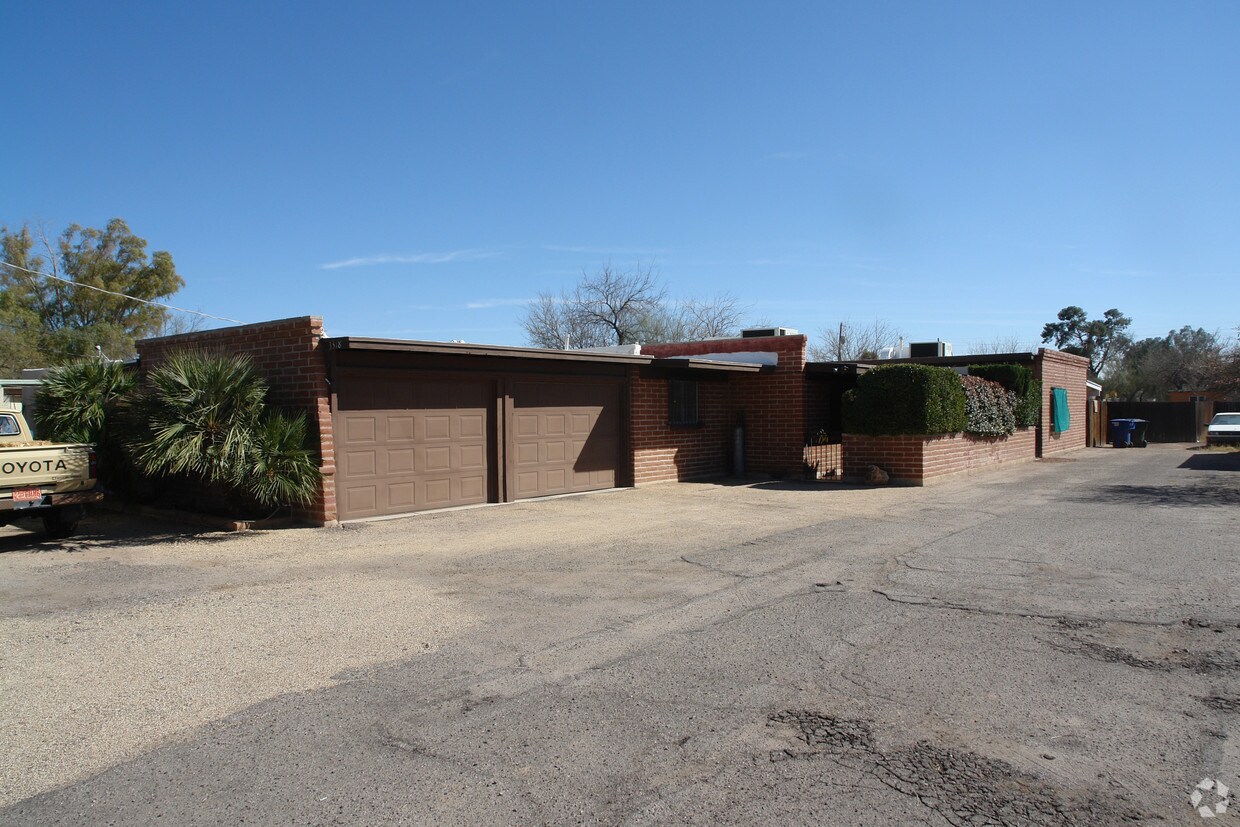 Primary Photo - 3314-3318 E Monte Vista Dr
