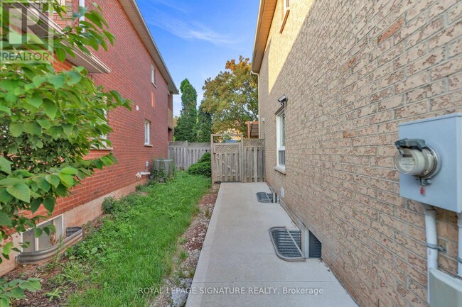 Building Photo - 2255 Grand Ravine Dr