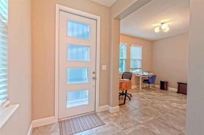 Foto del edificio - 8078 Glenlloyd Ave