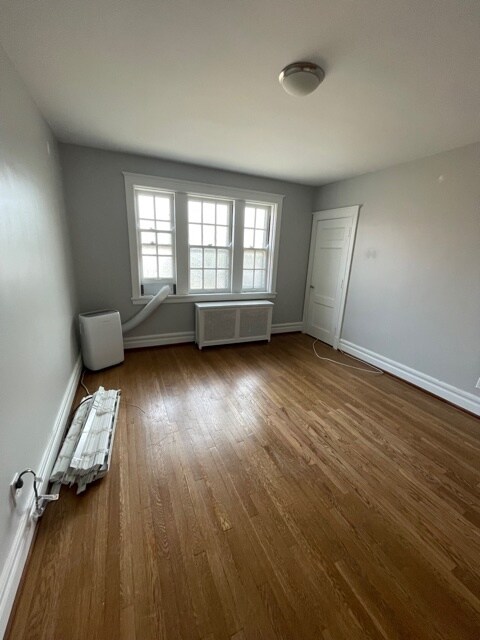 Dormitorio - 522 S Hanley Rd