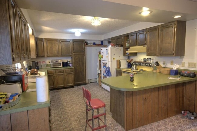 Foto del edificio - 2 Bed, 1 Bath with Garage Space in Missoula
