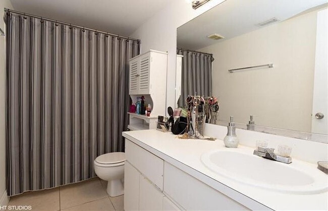 Foto del edificio - 8242 NW 24th St