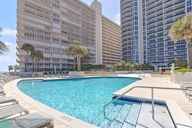 Foto del edificio - 4240 Galt Ocean Dr