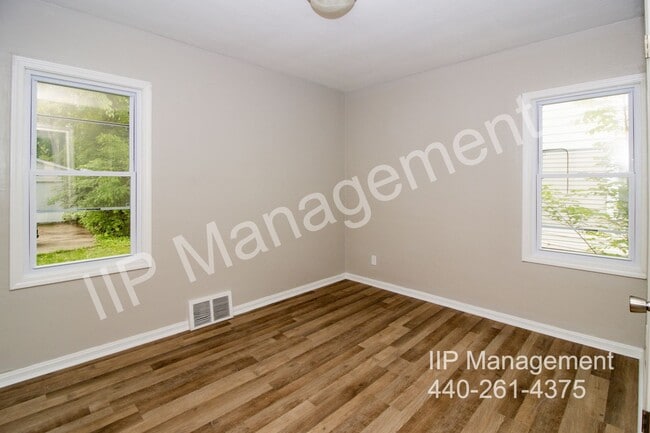 Foto del edificio - 2400 Noble Rd