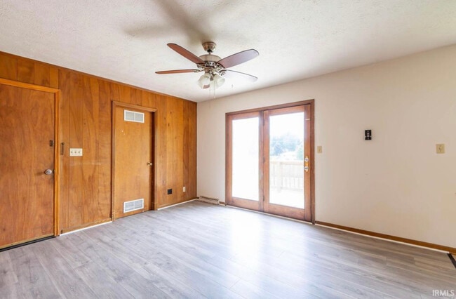 Building Photo - 601 N Smith Rd