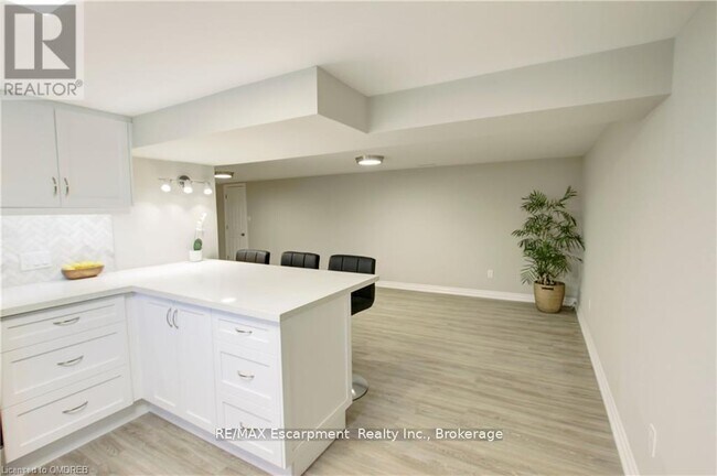 Photo du bâtiment - 2093 Maplewood Dr