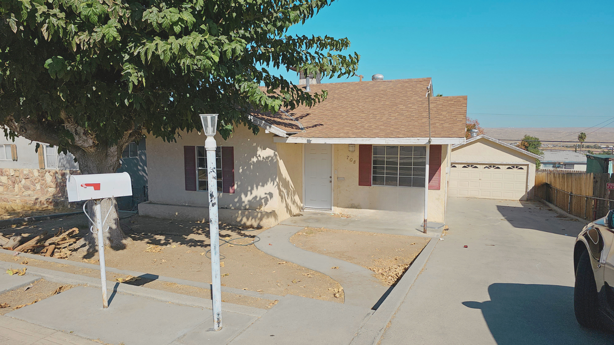 Primary Photo - FOR LEASE | 2 Bd 1 Ba Home