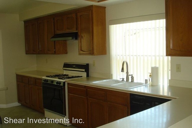 Foto del edificio - 13543 Elm St