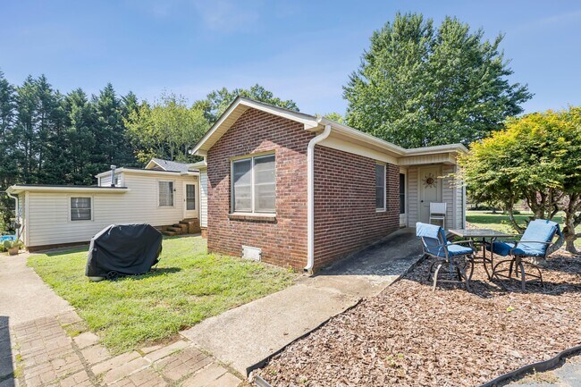 Foto del edificio - 5508 Crestland Ave