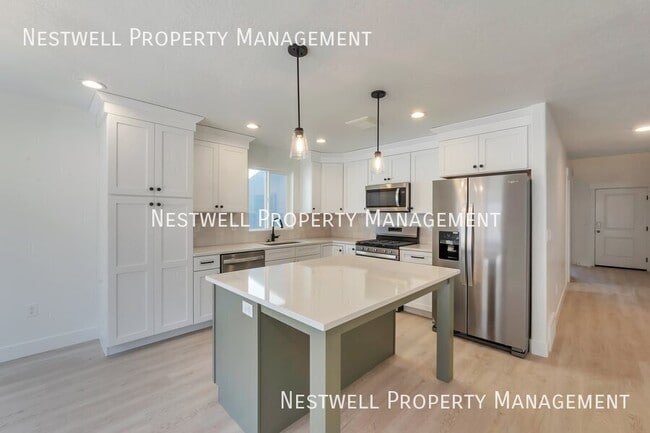 Building Photo - Brand new home with five bedrooms