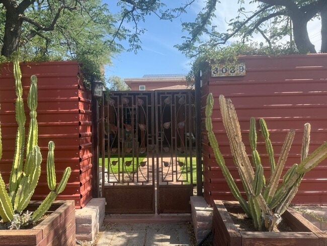 Building Photo - HOUSE FOR RENT