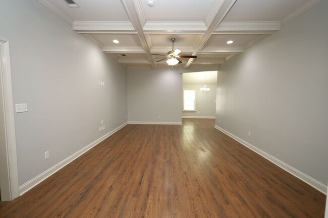 Building Photo - 3844 Coventry Dr