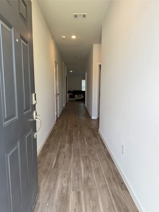 Building Photo - 811 Brookside Dr