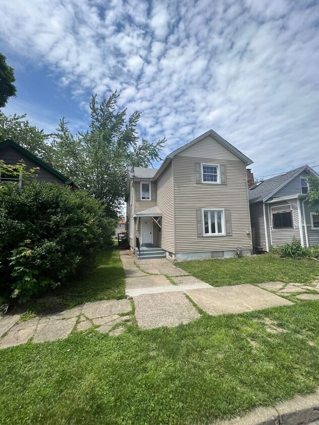 Primary Photo - 1122 E 11th St