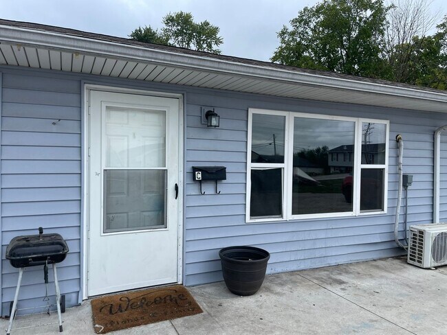 Foto del edificio - 1 Bed 1 Bath Apartment For Rent in TROY, MO