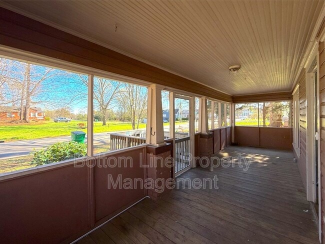 Building Photo - 307 N Linwood Ave