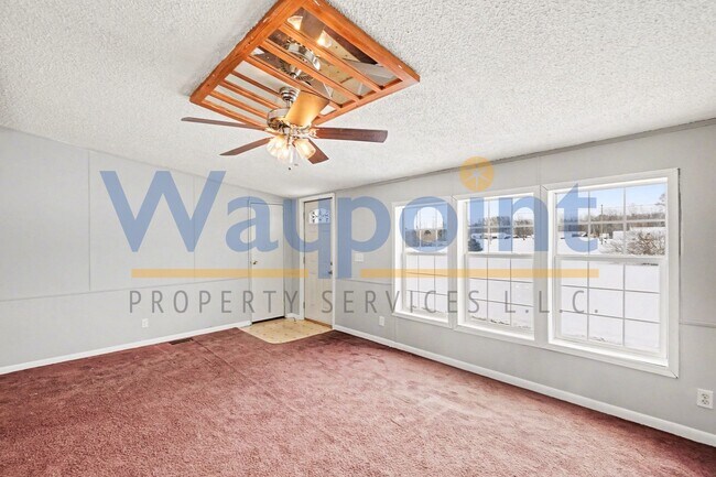 Building Photo - 9127 N Vickeryville Rd