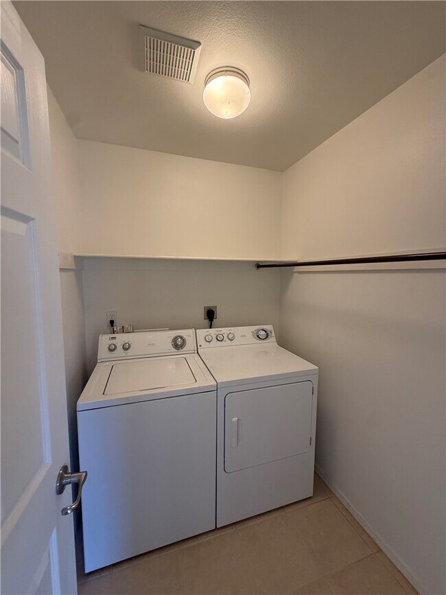 Building Photo - 3364 E Ames Ave