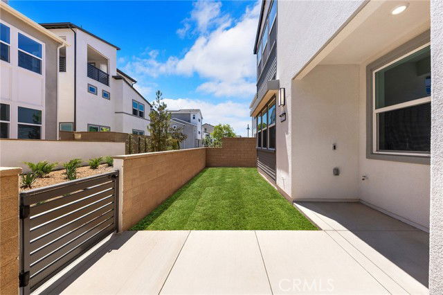 Building Photo - 422 Lobata