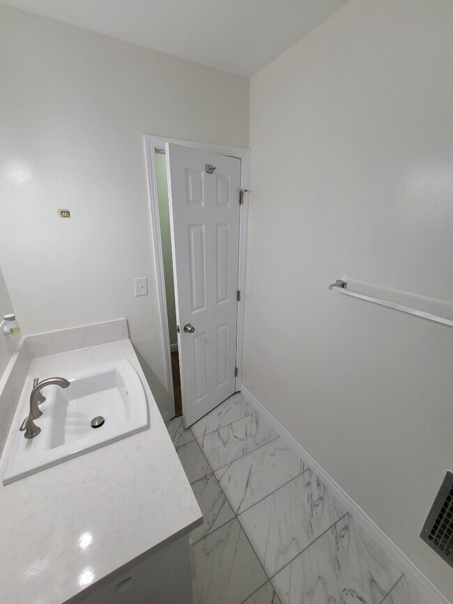 Bathroom - 13060 Burbank Blvd
