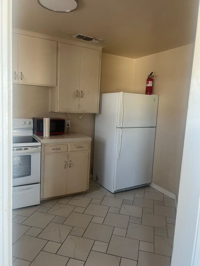 Building Photo - 2 br, 1 bath House - 612 N 6th Street