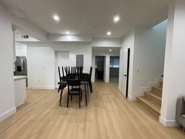 Foto del edificio - 1350 W 37th Pl