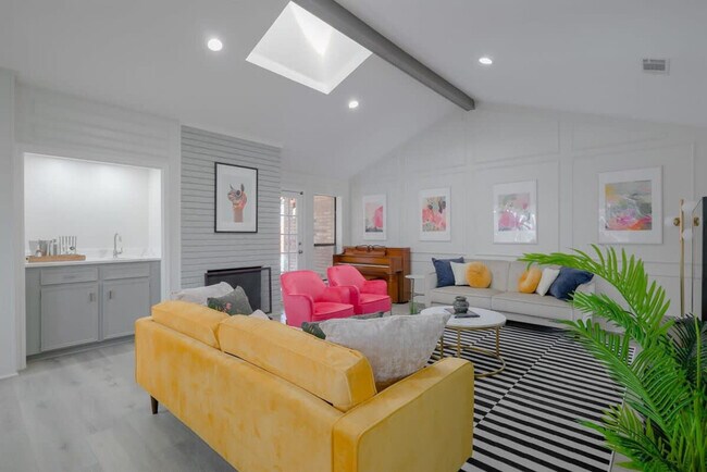 Foto del edificio - 1613 E Spring Valley Rd