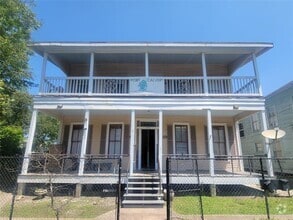 Building Photo - 1910 Ursuline St
