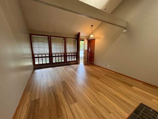 Foto del edificio - 2930 Tulip St