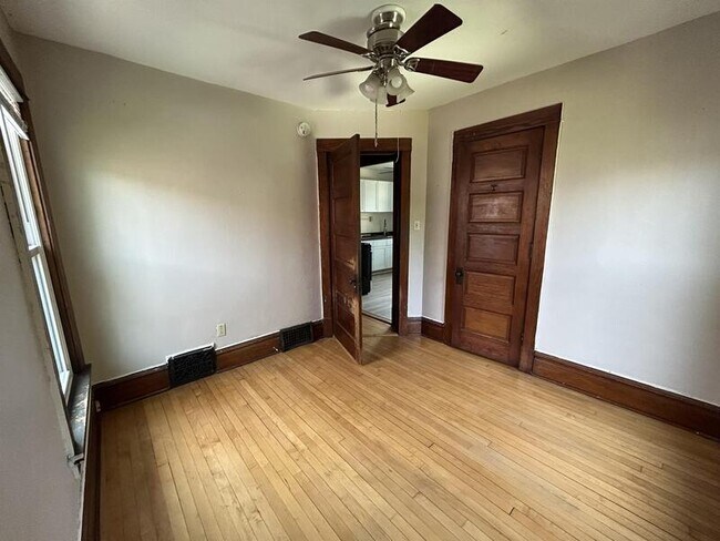 Foto del edificio - 514 E Johnson St