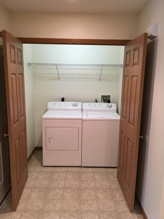 Foto del edificio - Laurel Creek Apts, 2207 Shamrock