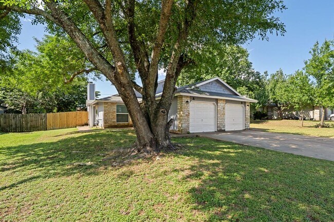 Building Photo - 703 Country Aire Dr
