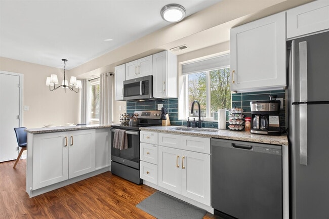 Foto del edificio - 18447 Sharon Ln