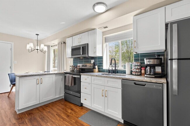 Foto del edificio - 18451 Sharon Ln