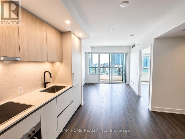 Building Photo - 609 Sherbourne St