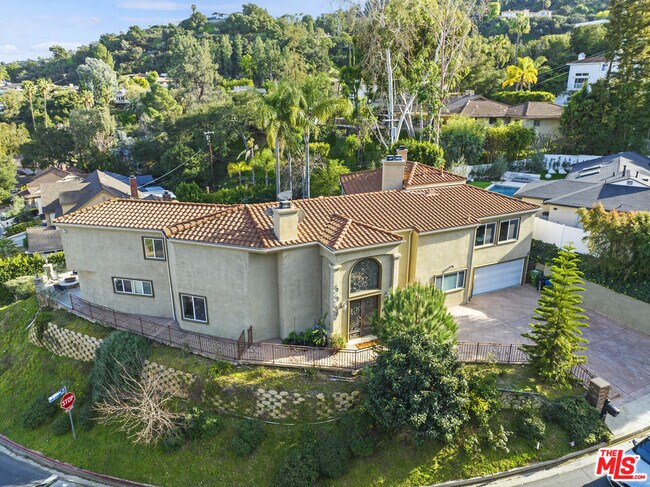 Foto del edificio - 3654 Wrightwood Dr