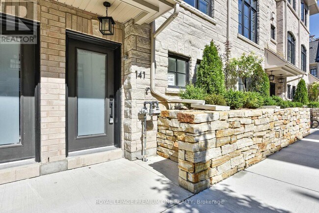 Building Photo - 55 Lunar Cres