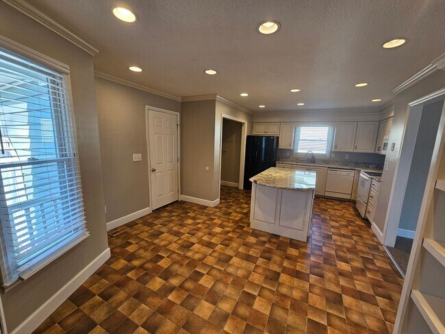 Building Photo - Lawncare provided. Fenced Back Yard. 2 Car...