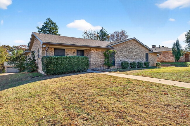 Foto del edificio - 3014 Jennifer Ave