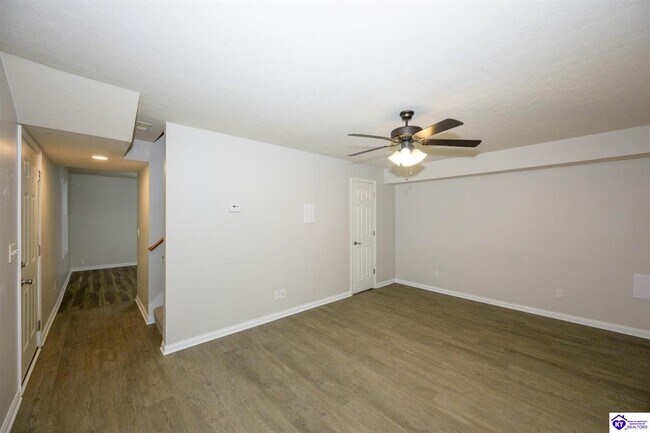 Foto del edificio - 172 Creekvale Dr