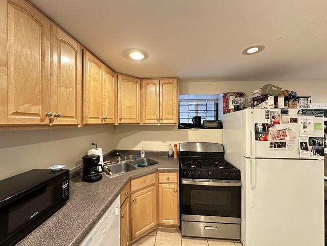 Foto del edificio - 2137 N Sheffield Ave
