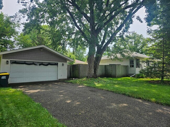 Building Photo - 406 2nd Avenue East