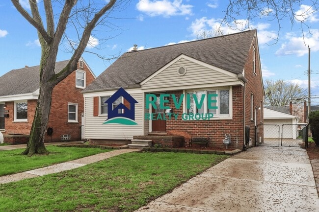 Building Photo - 9725 Fox Ave