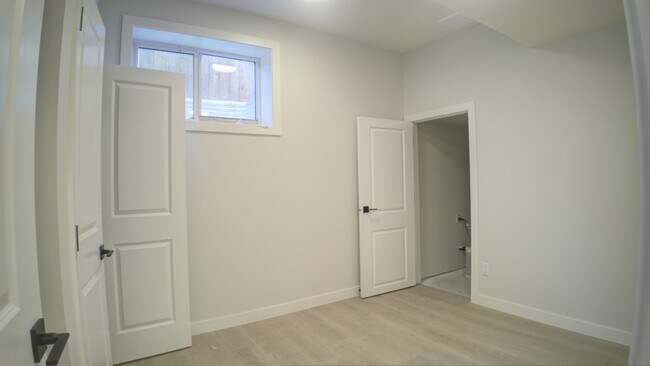 Photo du bâtiment - 10240-10157 157 St NW