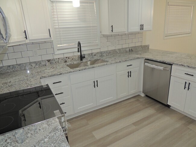 Building Photo - 2025 Womble Dr