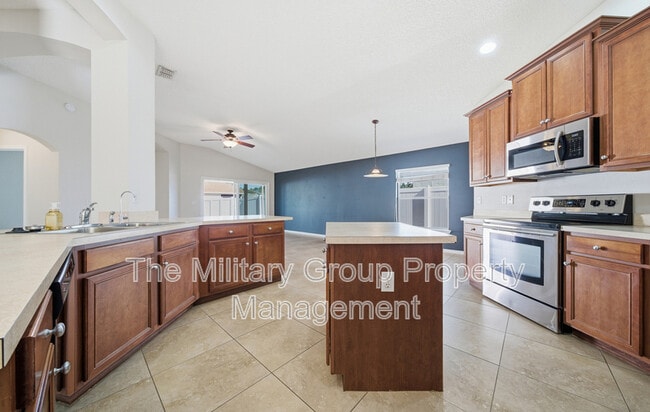 Building Photo - 586 Longmill Ln